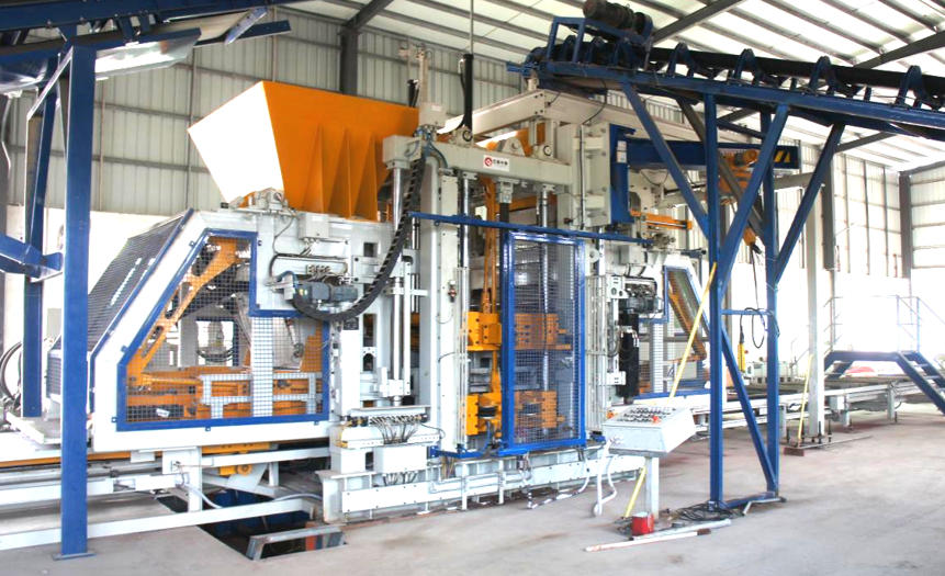 Quangong Brick Machines facenu a so marca in u Sud di a Cina - Bricks Paving è Bricks Diamond-Shaped Manipulati da una Macchina